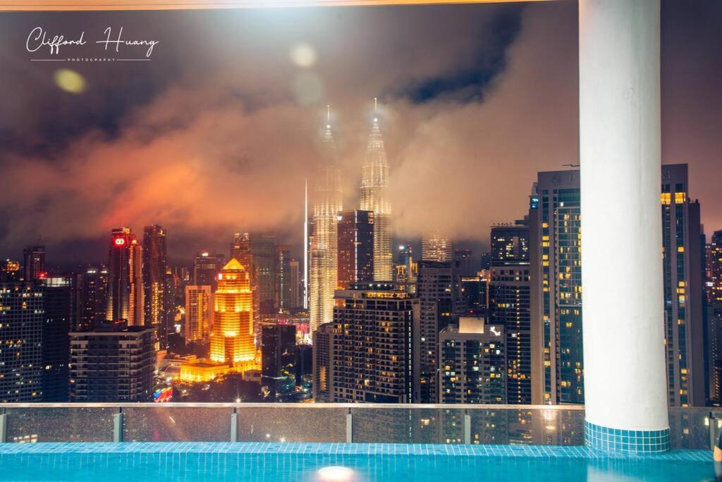 קואלה לומפור The Colony By Infinitum Best Pool View Klcc Trx Merdeka 118 Kl Tower מראה חיצוני תמונה