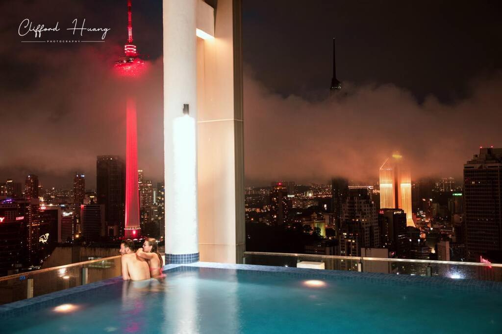 קואלה לומפור The Colony By Infinitum Best Pool View Klcc Trx Merdeka 118 Kl Tower מראה חיצוני תמונה