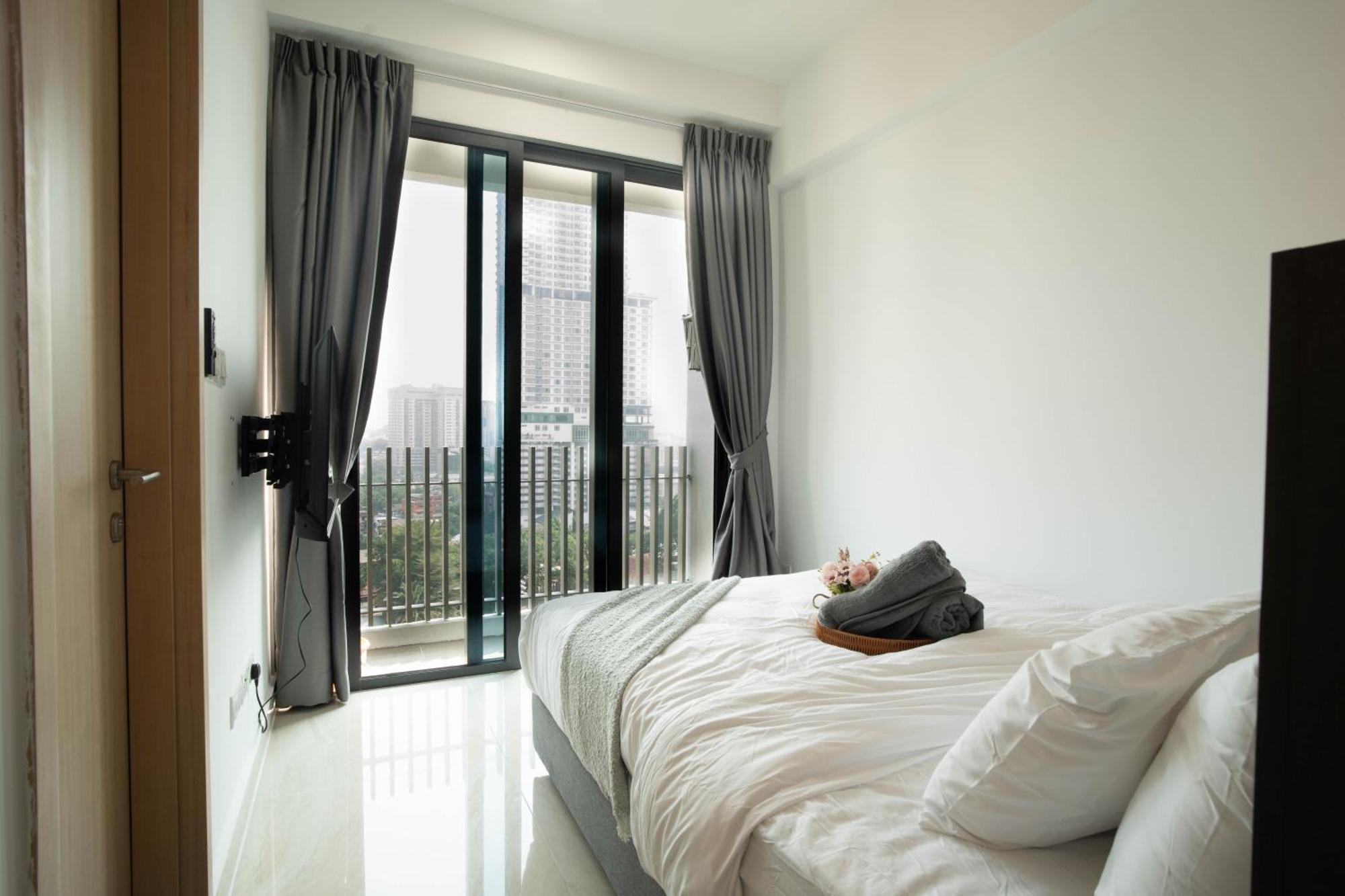 קואלה לומפור The Colony By Infinitum Best Pool View Klcc Trx Merdeka 118 Kl Tower מראה חיצוני תמונה