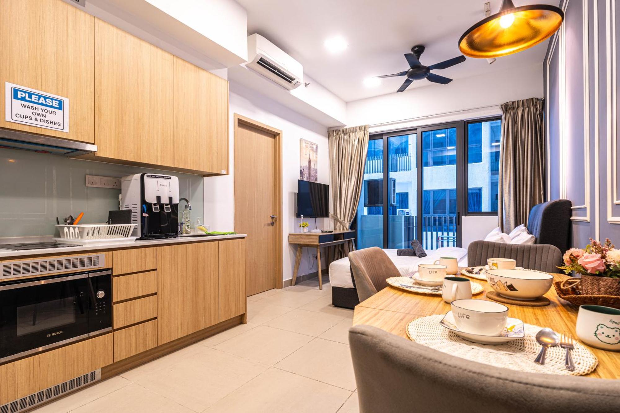 קואלה לומפור The Colony By Infinitum Best Pool View Klcc Trx Merdeka 118 Kl Tower מראה חיצוני תמונה